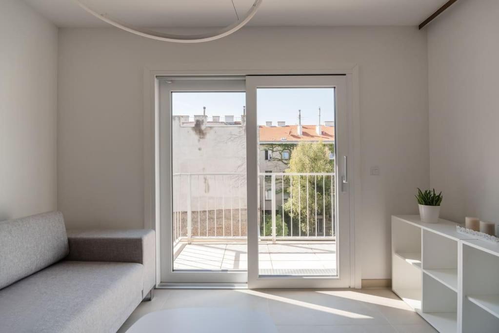 Neu Und Hell In Zentraler Ruhelage Mit Parkplatz Apartman Bécs Kültér fotó