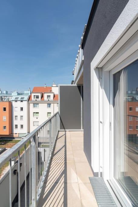 Neu Und Hell In Zentraler Ruhelage Mit Parkplatz Apartman Bécs Kültér fotó